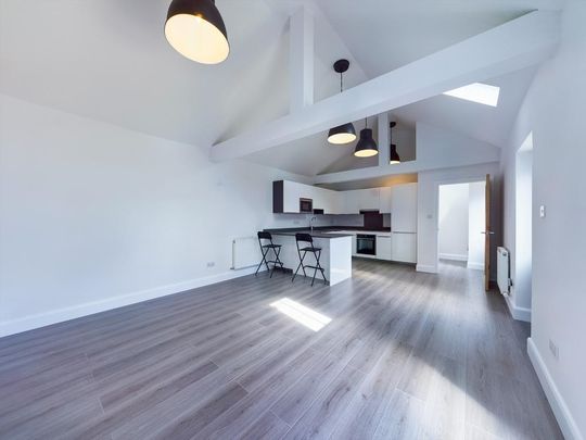 2 bedroom barn conversion to rent - Photo 1