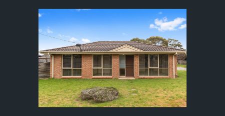 * Renovated 2 bedroom Unit - Great location in Seaford - Photo 2