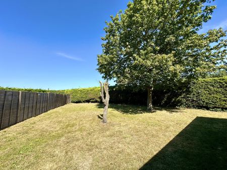 The Green, Bury St. Edmunds, West Row - Photo 5