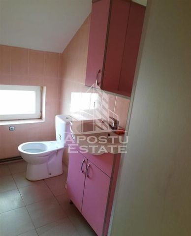 Casa cu 4 dormitoare, ideala pentru 10 muncitori, Ghiroda - Fotografie 3