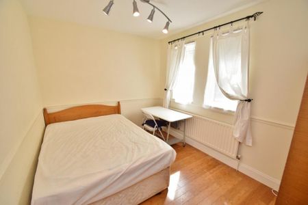 3 bedroom end of terrace house to rent - Photo 2