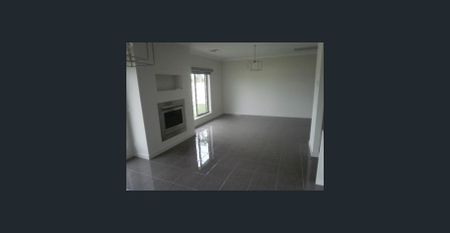 Spacious Family Home - Photo 2