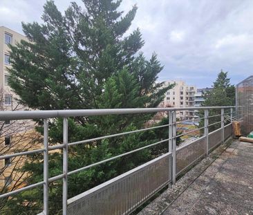 Location Appartement 1 pièce 37m² LYON 3ème - Photo 3