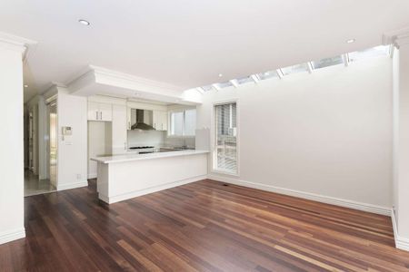 Beautifully presented townhouse has so much to offer - Photo 5