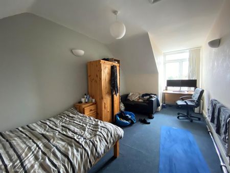 4 bedroom flat to rent - Photo 3