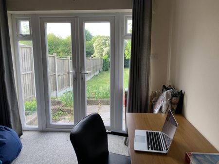 1 bedroom in a house share to rent - Photo 4