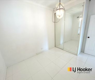 TOP FLOOR APARTMENT - WALKING DISTANCE TO EVERYTHING YOU NEED - Photo 2