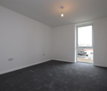 2 bedroom Apartment to let - Photo 4