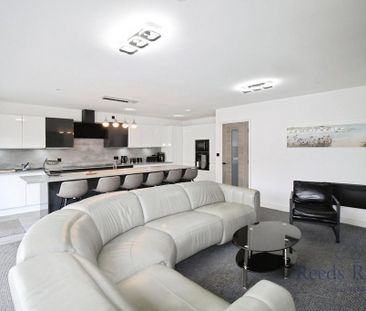 4 bedroom detached house to rent - Photo 2