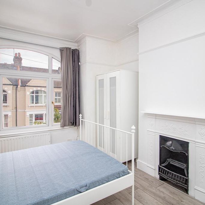 4 bedroom terraced house to rent - Photo 1