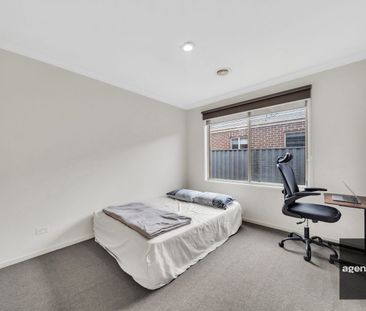 Stunning Family Home in Tarneit VIC! - Photo 3