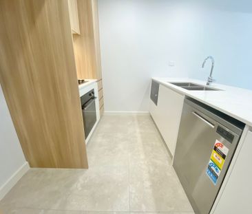 Ground Floor Unit with Courtyard&excl;&excl; - Photo 6