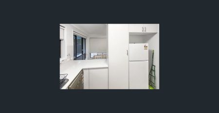 Modern 2-Bedroom Apartment in the Heart of the Surfers Paradise - Photo 3