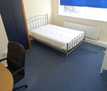 4 bedroom private hall to rent - Photo 2