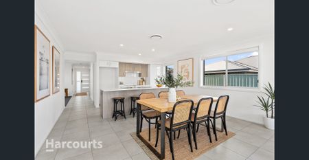 Near new, single level family home - Photo 3