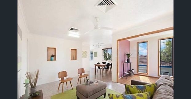 CHARMING 3 BEDROOM HOME IN MOUNT LOUISA! - Photo 1