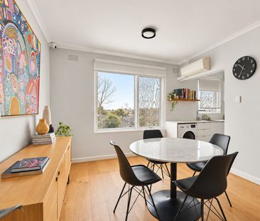 Beautifully Renovated Living in the Heart of Hawthorn - Photo 5
