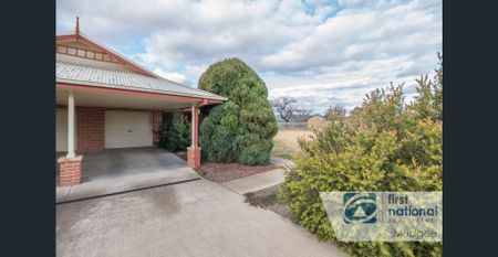 QUALITY CENTRAL FURNISHED VILLA - Photo 3