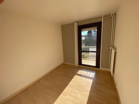 Location Appartement 4 pièces 80m² ANGOULEME 16000 - Photo 2