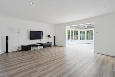 5 bedroom detached house to rent - Photo 4