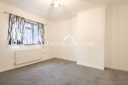 4 bedroom semi-detached house to rent - Photo 5