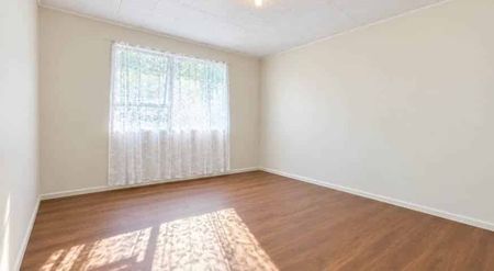Three-Bedroom Home Close to Schools, Shops and... - Photo 4