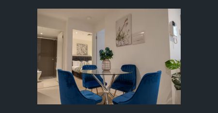 Spacious Amazing 2 Bedroom Fully Furnished Apartment READY TO MOVE IN! - Photo 3