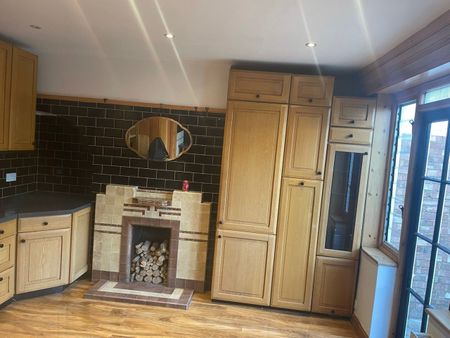 Room in a Shared House, Ilfracombe Gardens, RM6 - Photo 5