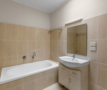 Amazing Location - Beautifully Presented! - Photo 2