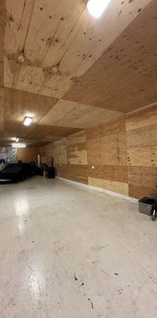 Shop for rent 1400 sq foot 70x40 for automotive use or storage - Photo 1