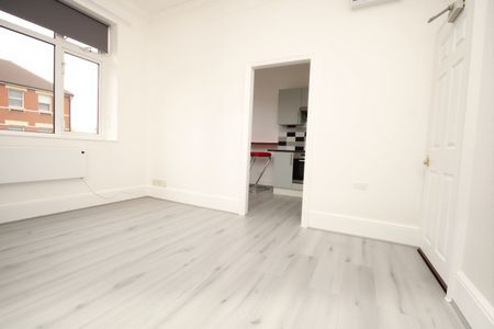 Studio Flat, Gratton Terrace, NW2 - Photo 2