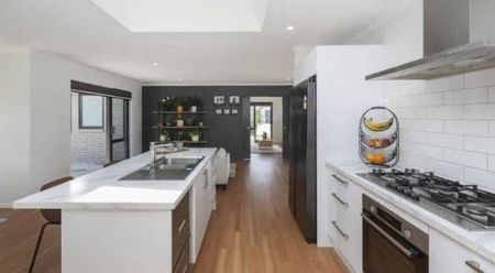 Ideal for Extended Whānau Living - Photo 3