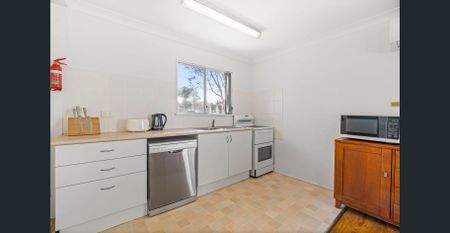 Cute Cottage plus additional separate bedroom - Photo 4