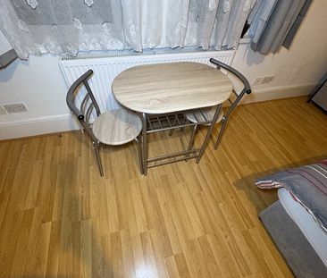 Room in a Shared House, Ellison Road, SW16 - Photo 2