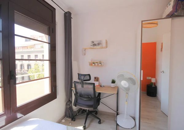 Carrer de Villarroel, Barcelona, Catalonia 08011