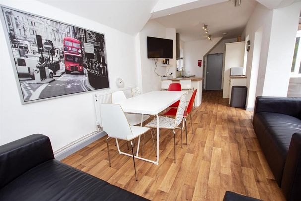 6 bedroom house to rent - Photo 1