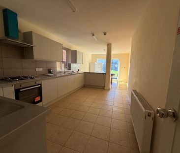 Room in a Shared House, Hindes Road, HA1 - Photo 3