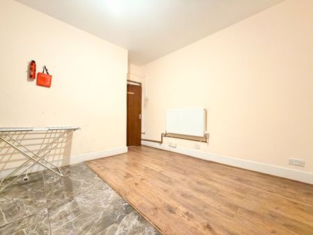 1 Bed Flat, Harpour Road, IG11 - Photo 5