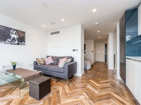 20th floor studio apartment finished to an exceptional standard in the Eagle Point development. - Photo 2