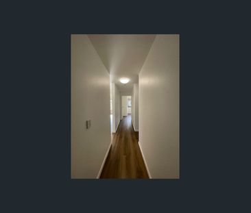 1/115 Frank Street, Labrador, Qld 4215 - Photo 6