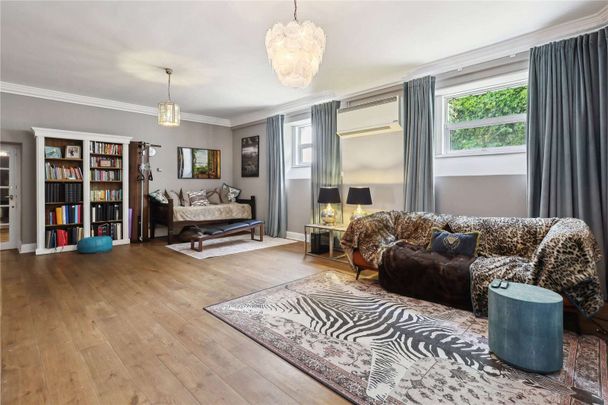 A magnificent five bedroom home located within Pains Hill House, set in approximately 0.4 acres, with gardens backing on to the renowned 18th century landscaped gardens at Painshill Park - Photo 1