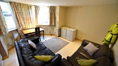 1 bedroom Flat in Midland Road, Leeds - Photo 3