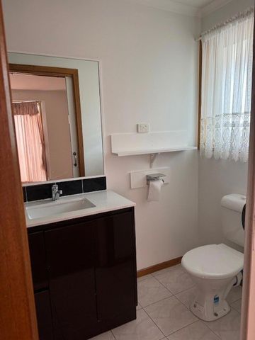 3 BEDROOM HOME + STUDY - Photo 4