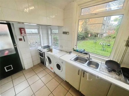 1 bedroom in a house share to rent - Photo 5