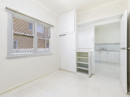 Two Bedroom Apartment in Highly Sought After The Entrance - Photo 2