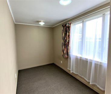 Spacious Tidy Home - Photo 5