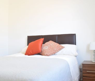 Spacious En-suite Room- Couples Welcome - Photo 2