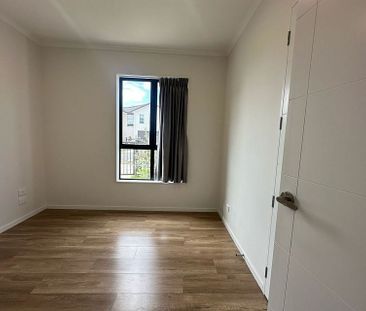 3-Bedroom Granny Flat with Separate Kitchen & Gas - Photo 1