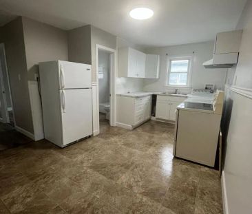 907 SECOND STREET E - Photo 5