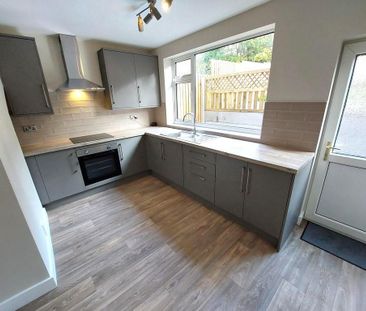 3 bedroom terraced house to rent - Photo 2